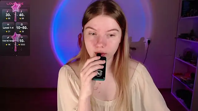 Strawberry juli online show from May 4, 1:09 am