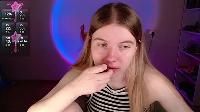 Strawberry juli online show from May 3, 7:46 am