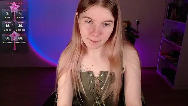 Strawberry juli online show from March 21, 3:27 pm