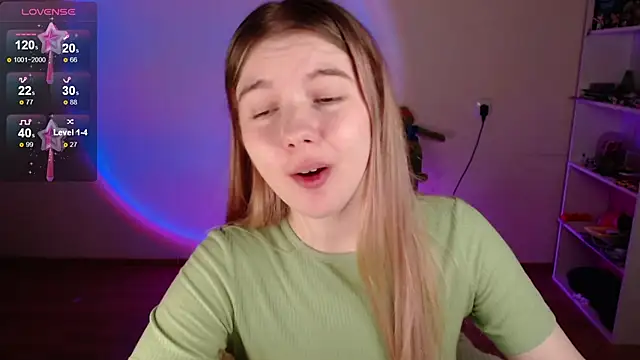 Strawberry juli online show from April 11, 7:45 am