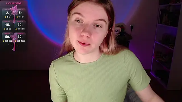 Strawberry juli online show from February 17, 4:43 am