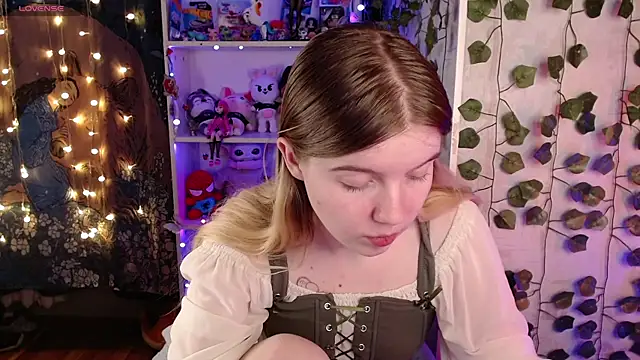 Strawberry juli online show from March 18, 2:08 am