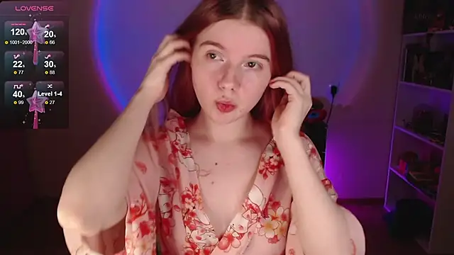 Strawberry juli online show from December 22, 3:45 pm