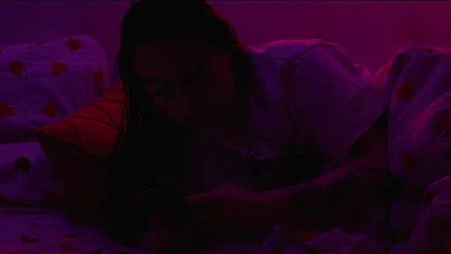 Snapshot of ElliSweetTease chatting on October 2, 1:58 pm ElliSweetTease online show from October 2, 1:58 pm