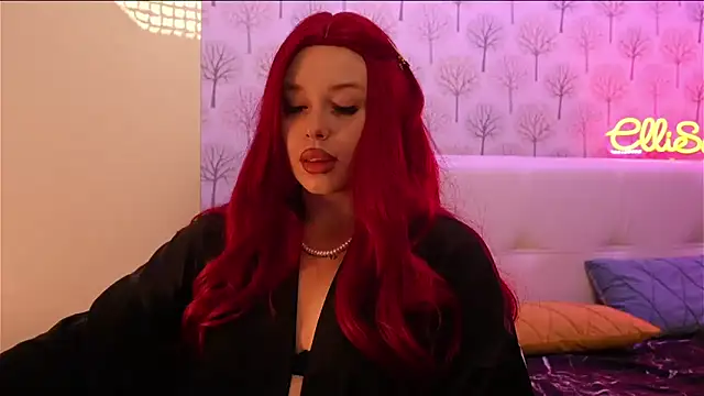 Snapshot of ElliSweetTease chatting on September 25, 6:30 am ElliSweetTease online show from September 25, 6:30 am