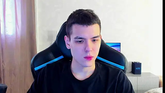 Snapshot of TravisRevas chatting on March 14, 1:57 pm TravisRevas online show from March 14, 1:57 pm