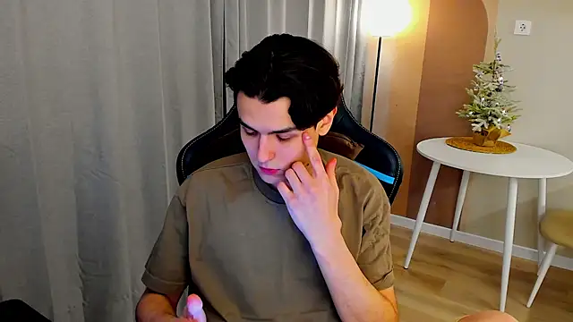 Snapshot of TravisRevas chatting on February 2, 1:37 am TravisRevas online show from February 2, 1:37 am