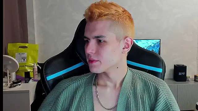 Snapshot of TravisRevas chatting on March 5, 7:49 pm TravisRevas online show from March 5, 7:49 pm