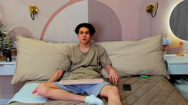 Snapshot of TravisRevas chatting on February 13, 2:39 pm TravisRevas online show from February 13, 2:39 pm