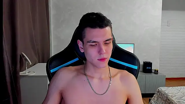 Snapshot of TravisRevas chatting on March 4, 5:34 pm TravisRevas online show from March 4, 5:34 pm