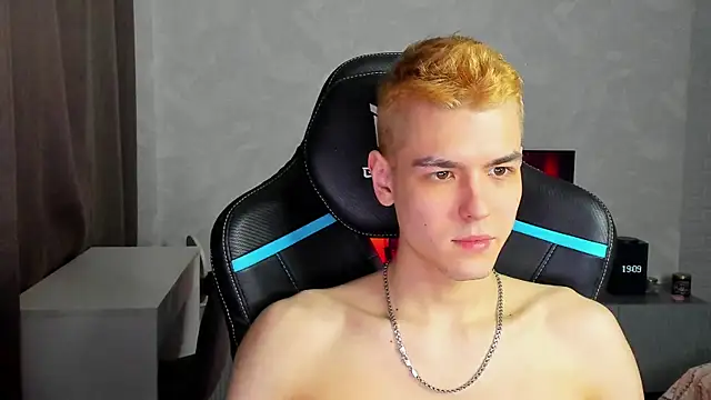 Snapshot of TravisRevas chatting on March 7, 4:11 pm TravisRevas online show from March 7, 4:11 pm