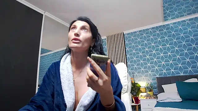 Snapshot of zoeylarkens chatting on November 25, 7:47 pm zoeylarkens online show from November 25, 7:47 pm