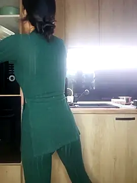 Snapshot of zoeylarkens chatting on October 29, 1:54 pm zoeylarkens online show from October 29, 1:54 pm