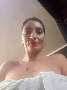 Snapshot of zoeylarkens chatting on October 27, 4:13 am zoeylarkens online show from October 27, 4:13 am