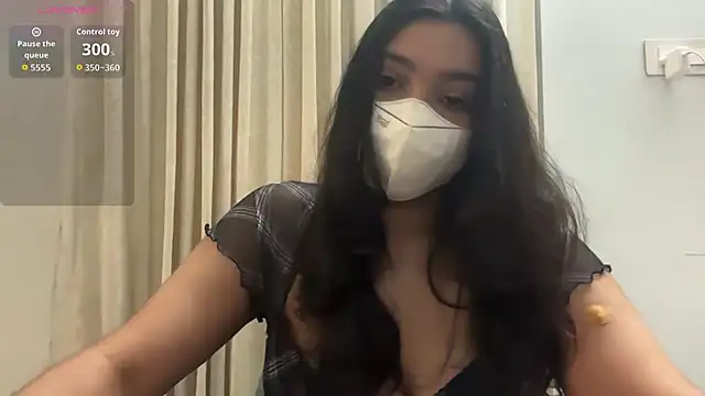 Snapshot of oviyakalra chatting on September 17, 3:41 am oviyakalra online show from September 17, 3:41 am