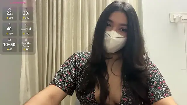 Snapshot of oviyakalra chatting on September 26, 1:34 am oviyakalra online show from September 26, 1:34 am