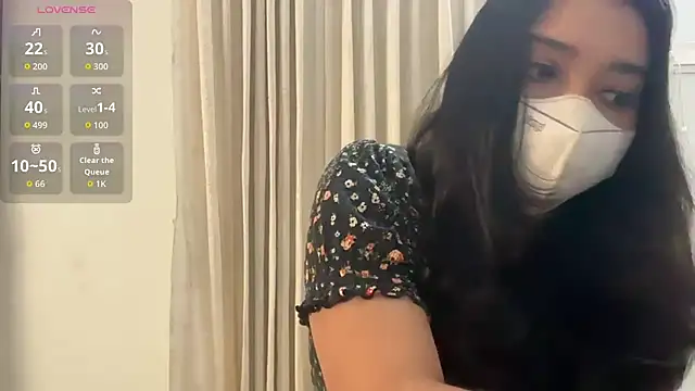 Snapshot of oviyakalra chatting on October 31, 4:53 am oviyakalra online show from October 31, 4:53 am