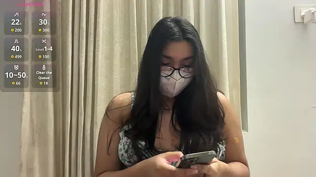 Snapshot of oviyakalra chatting on September 23, 1:56 am oviyakalra online show from September 23, 1:56 am