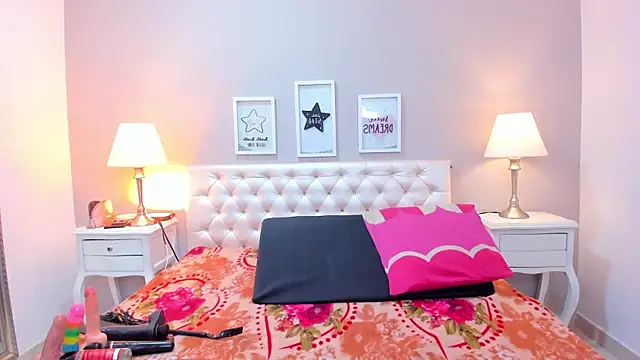 Snapshot of megan_loviitz chatting on November 8, 12:09 pm megan loviitz online show from November 8, 12:09 pm