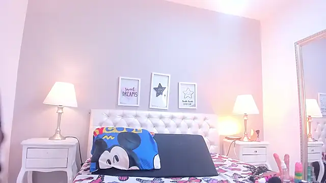 Snapshot of megan_loviitz chatting on September 26, 12:12 pm megan loviitz online show from September 26, 12:12 pm