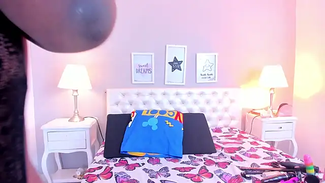 Snapshot of megan_loviitz chatting on September 23, 12:34 pm megan loviitz online show from September 23, 12:34 pm