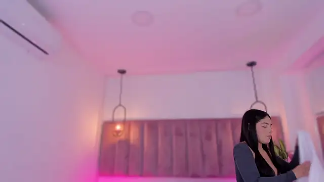 Snapshot of Haily_b chatting on February 24, 8:10 pm Haily b online show from February 24, 8:10 pm