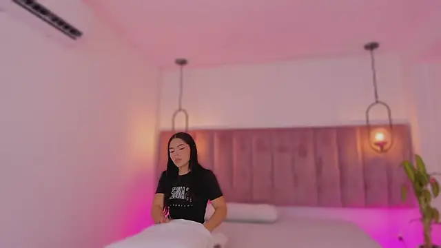 Snapshot of Haily_b chatting on February 17, 7:44 pm Haily b online show from February 17, 7:44 pm