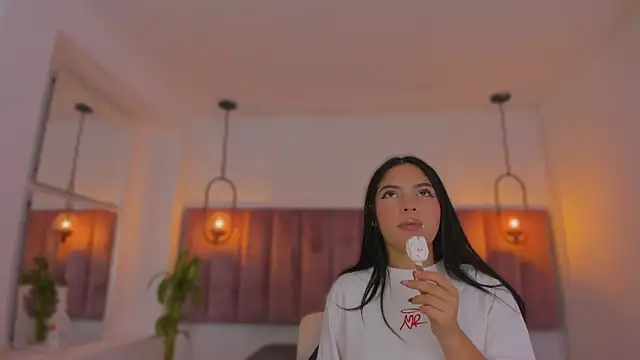 Snapshot of Haily_b chatting on March 1, 7:25 pm Haily b online show from March 1, 7:25 pm