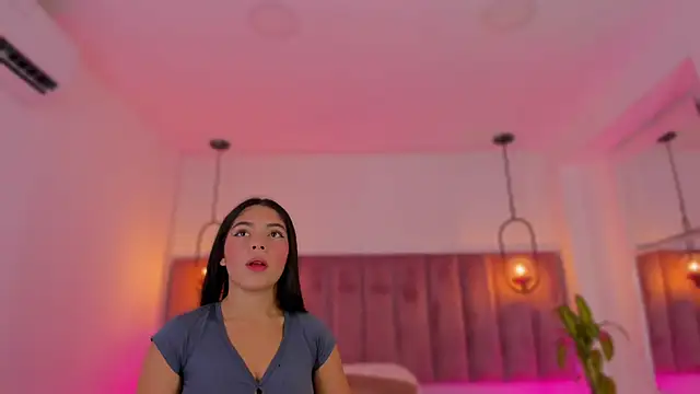 Snapshot of Haily_b chatting on February 19, 7:55 pm Haily b online show from February 19, 7:55 pm