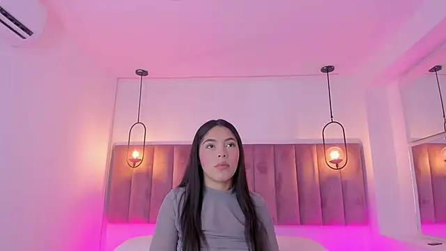 Snapshot of Haily_b chatting on February 6, 8:38 pm Haily b online show from February 6, 8:38 pm