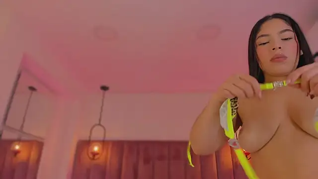 Snapshot of Haily_b chatting on February 7, 7:33 pm Haily b online show from February 7, 7:33 pm