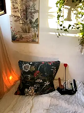 Snapshot of Rosemarie_Blu chatting on October 19, 6:05 am Rosemarie Blu online show from October 19, 6:05 am