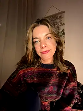 Snapshot of Rosemarie_Blu chatting on November 17, 8:13 pm Rosemarie Blu online show from November 17, 8:13 pm