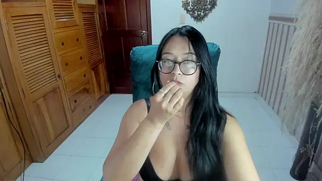 AnnaPerez  online show from January 17, 7:28 pm