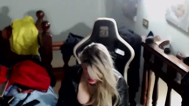 emmex671 online show from December 19, 9:22 am