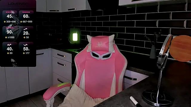 Snapshot of EmmaVictori1 chatting on November 24, 7:41 am EmmaVictori1 online show from November 24, 7:41 am