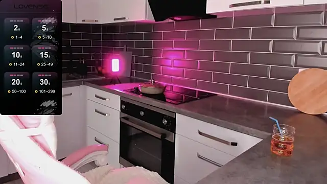 Snapshot of EmmaVictori1 chatting on January 8, 5:46 am EmmaVictori1 online show from January 8, 5:46 am