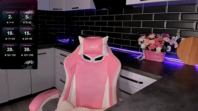 Snapshot of EmmaVictori1 chatting on November 18, 7:11 am EmmaVictori1 online show from November 18, 7:11 am