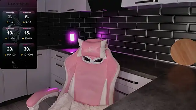 Snapshot of EmmaVictori1 chatting on January 9, 7:59 am EmmaVictori1 online show from January 9, 7:59 am