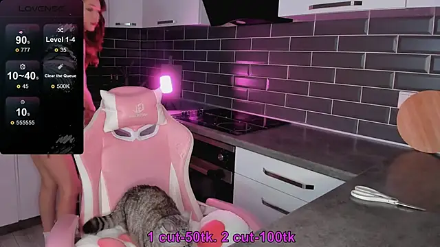 Snapshot of EmmaVictori1 chatting on February 9, 5:05 am EmmaVictori1 online show from February 9, 5:05 am