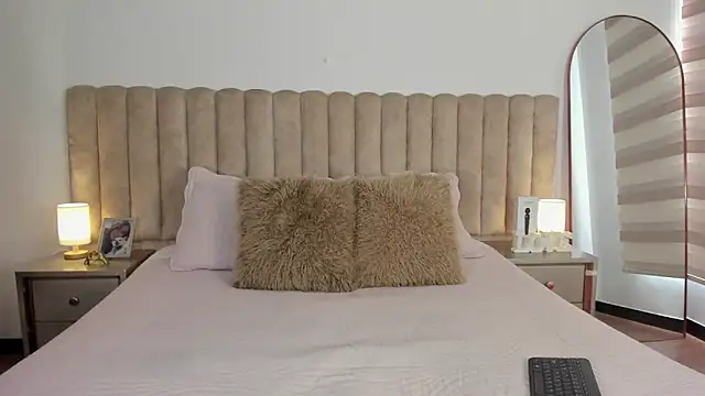 Snapshot of Sophie_Restrepo chatting on March 2, 3:19 pm Sophie Restrepo online show from March 2, 3:19 pm