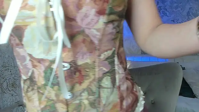 Liannaa  online show from October 23, 7:45 pm