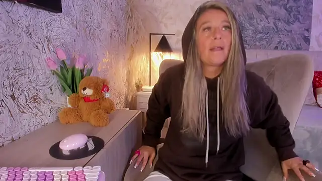 Liannaa  online show from December 21, 12:51 pm