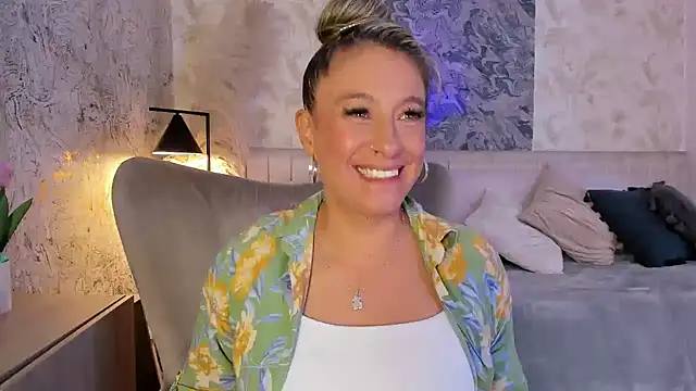 Liannaa  online show from March 16, 7:38 pm