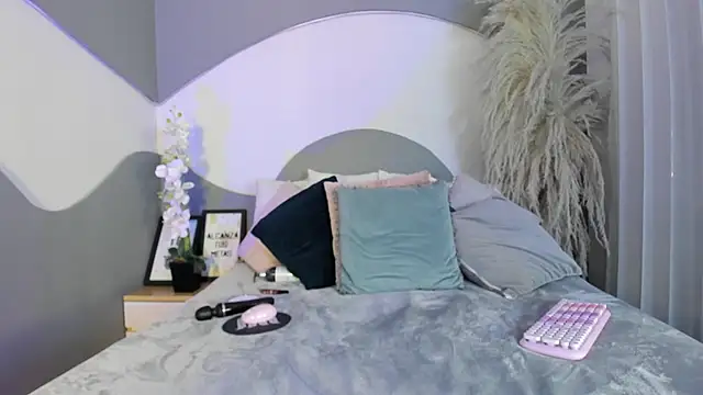 Liannaa  online show from April 17, 11:57 am