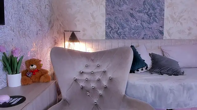 Liannaa  online show from November 5, 7:39 pm