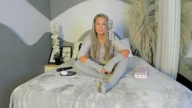 Liannaa  online show from April 18, 9:11 am