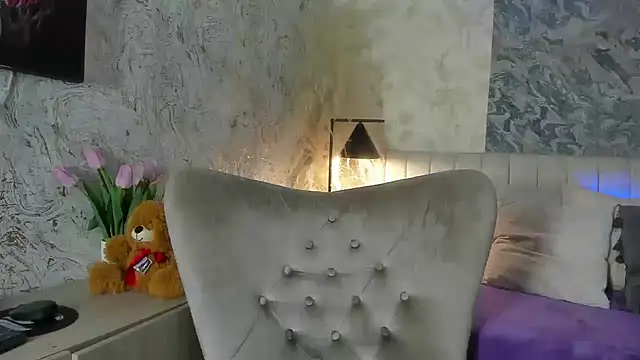 Arianaa collins online show from October 31, 12:02 pm