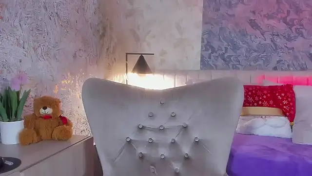 Arianaa collins online show from December 17, 12:10 pm