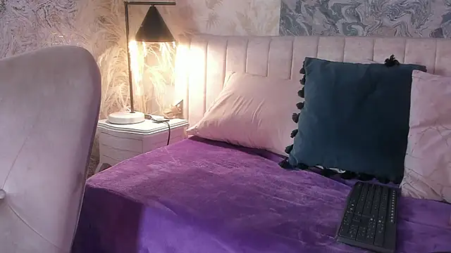 Arianaa collins online show from November 4, 11:47 am